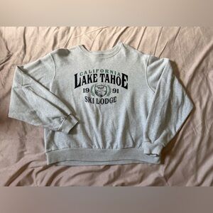 Super cute Hollister crewneck